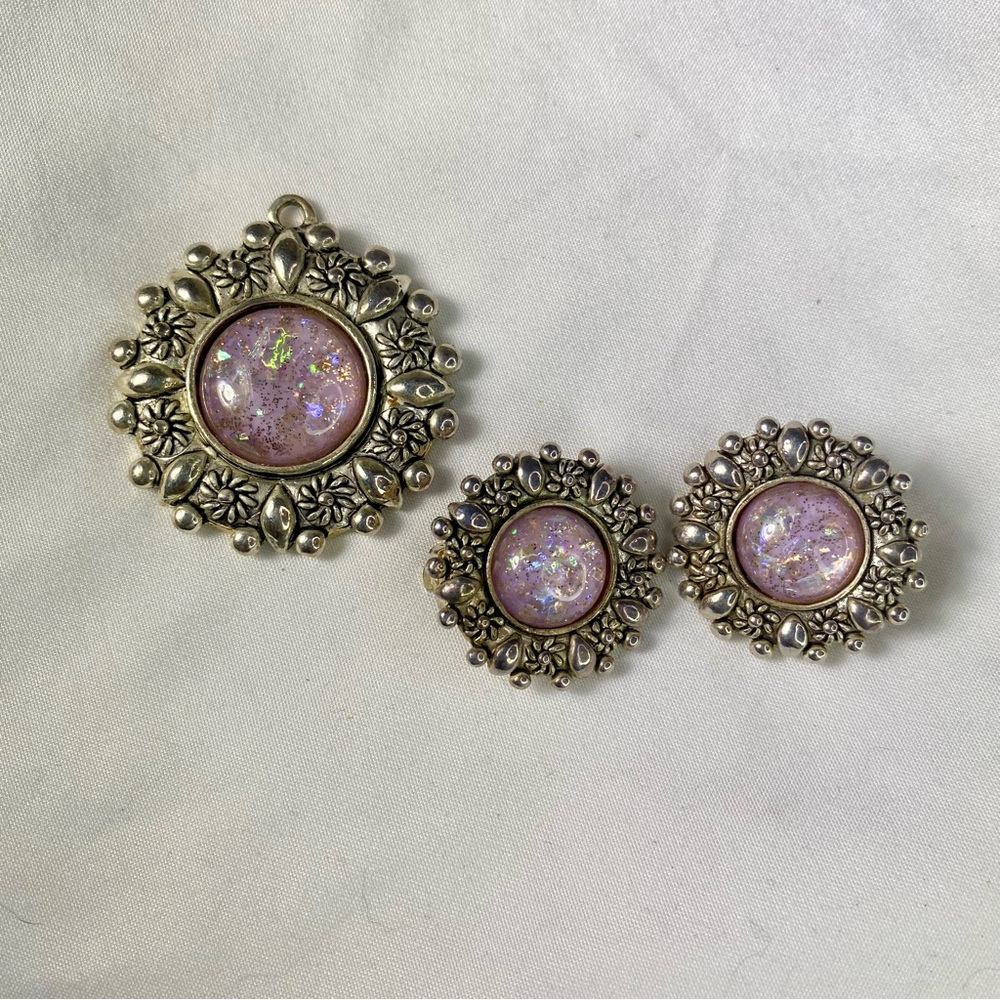 VTG Floral Pendant & Clip-On Earrings Jewelry Set Purple Iridescent Silver